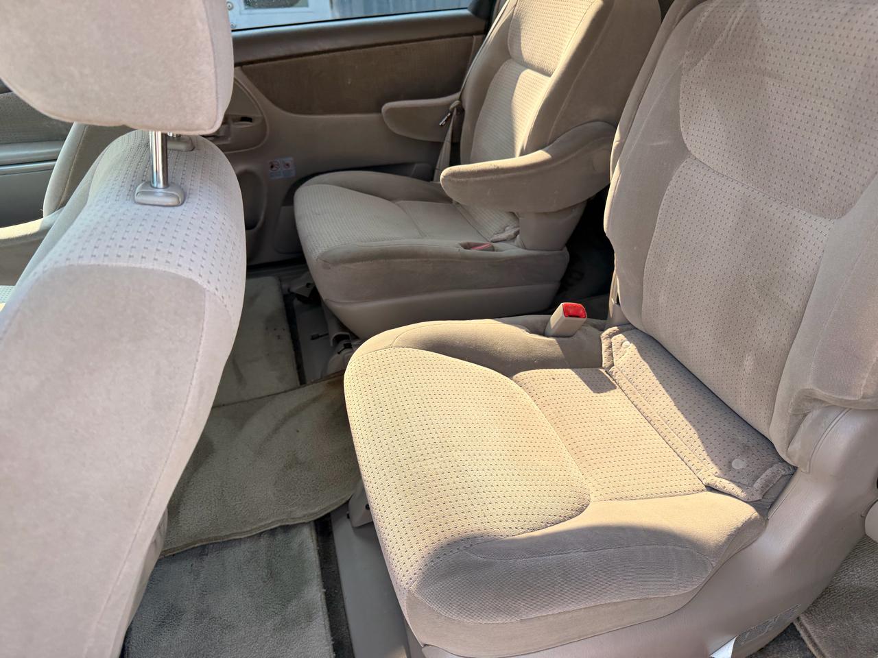 Toyota Sienna 5dr 7-Pass Van CE FWD (Natl) 2009