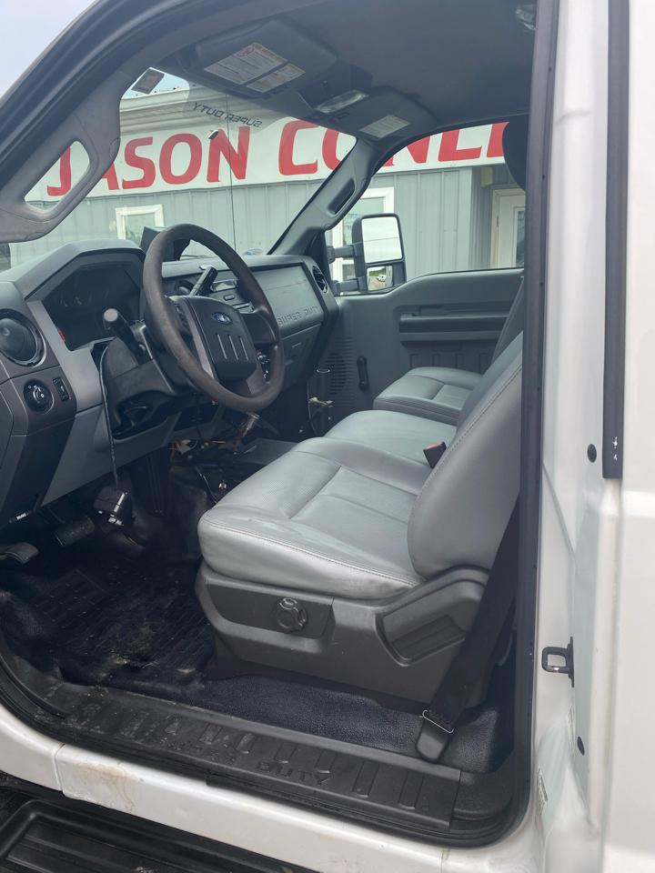 Ford Super Duty F-250 SRW XL 4WD Reg Cab 8' Box 2012