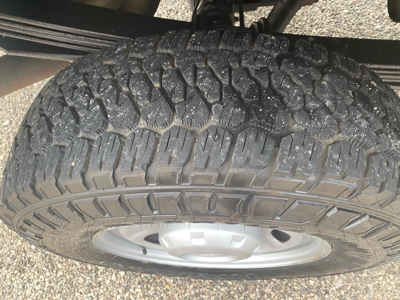 Ford Super Duty F-250 SRW XL 4WD Reg Cab 8' Box 2012