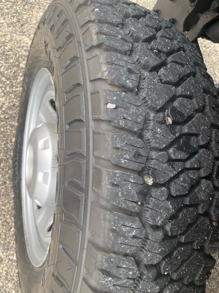 Ford Super Duty F-250 SRW XL 4WD Reg Cab 8' Box 2012