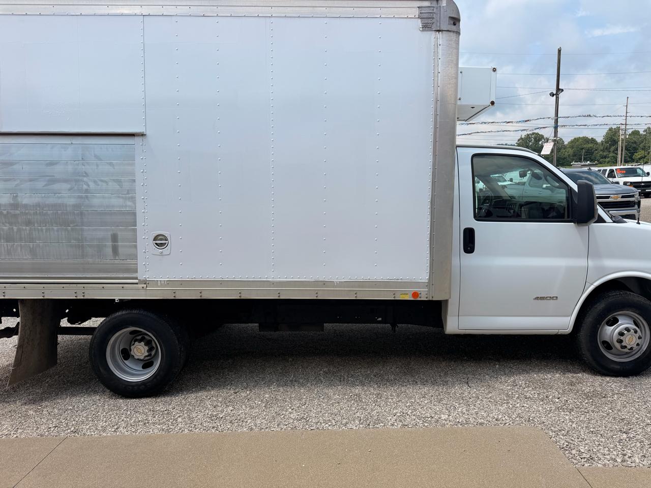 Chevrolet Express Commercial Cutaway 4500 Van 159" 2015