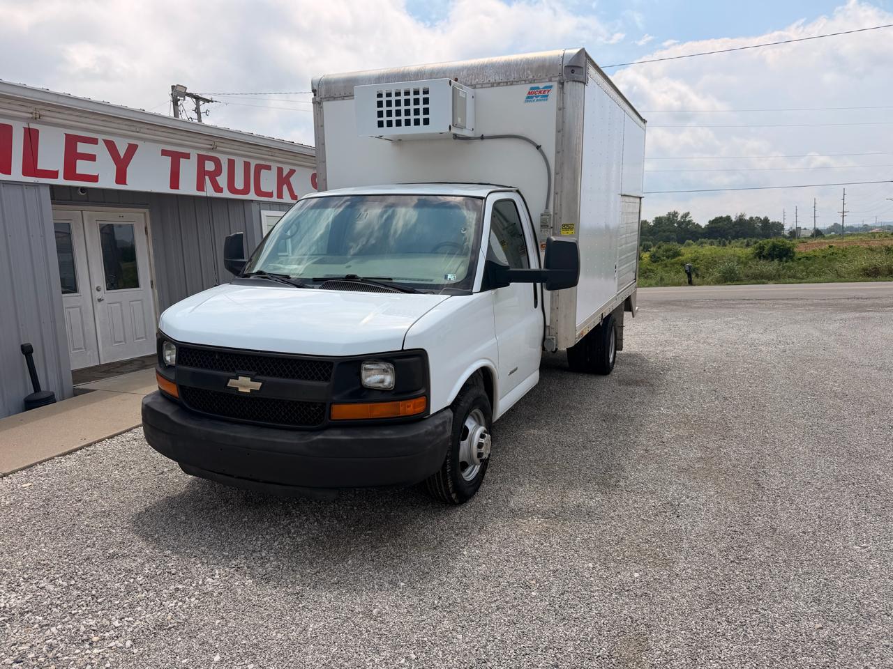 Chevrolet Express Commercial Cutaway 4500 Van 159" 2015