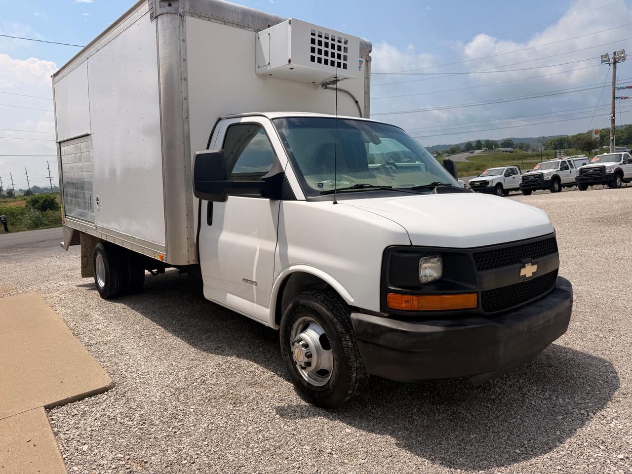 Chevrolet Express Commercial Cutaway 4500 Van 159" 2015