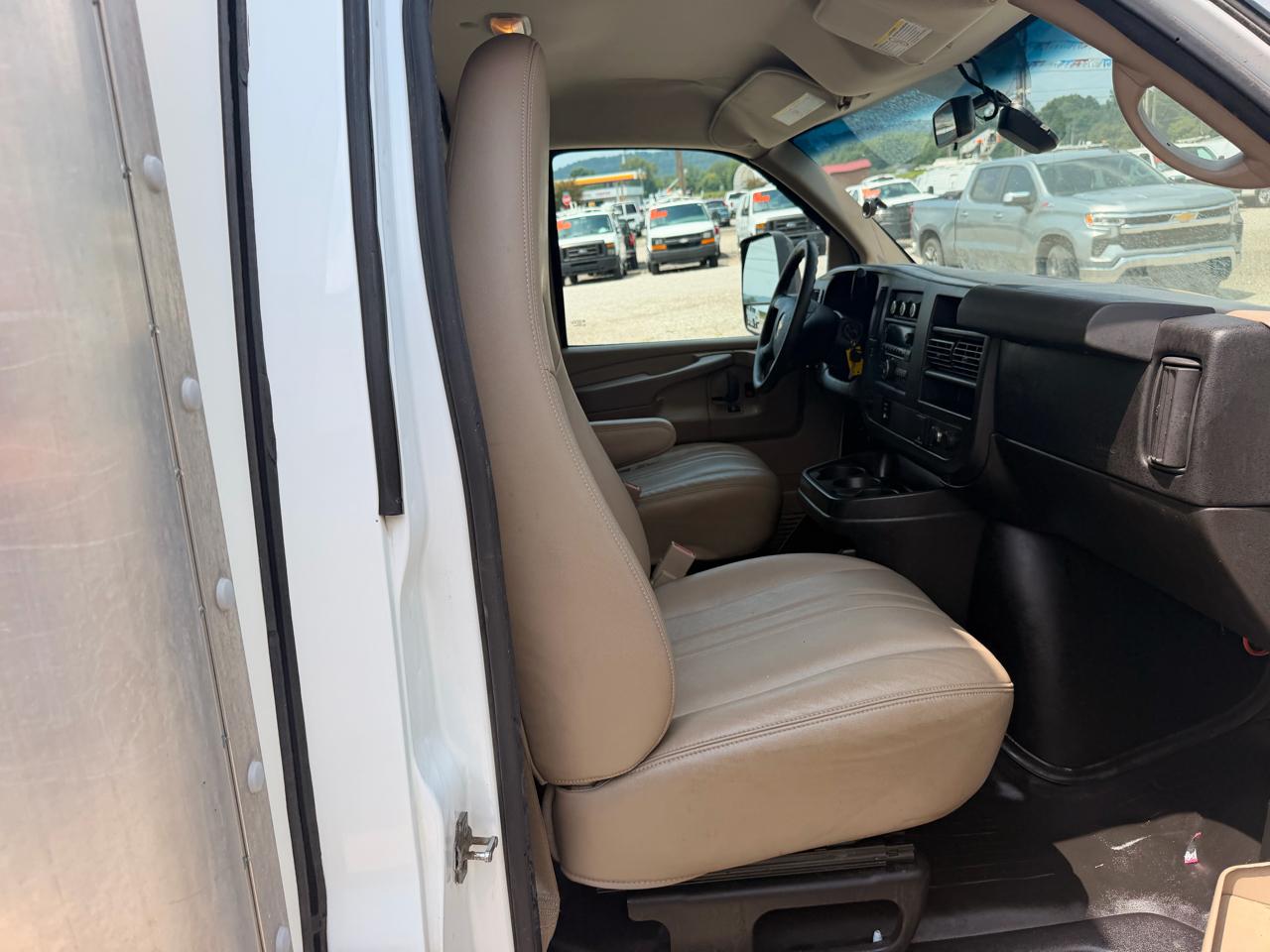 Chevrolet Express Commercial Cutaway 4500 Van 159" 2015