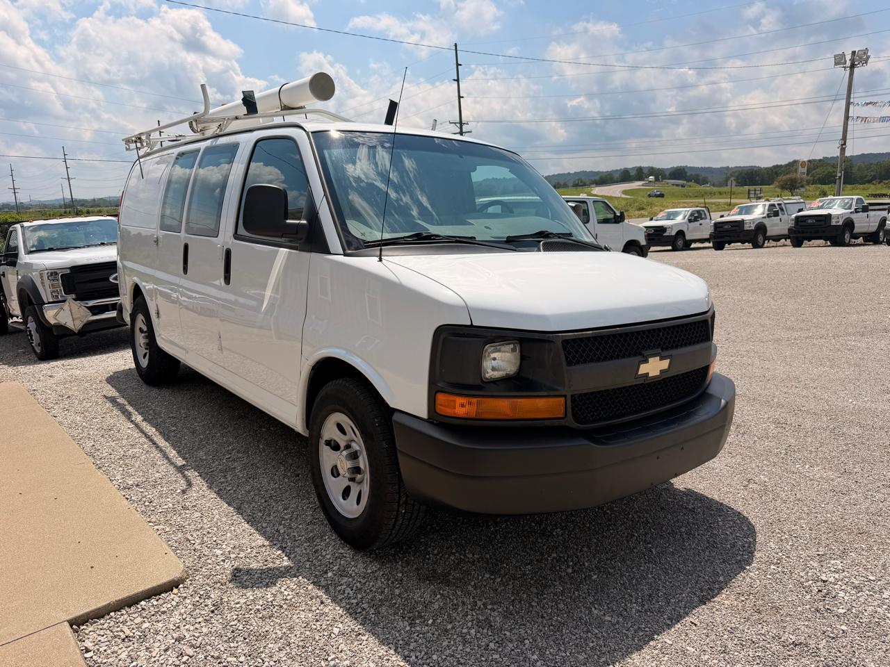 Chevrolet Express Cargo Van RWD 1500 135" 2014