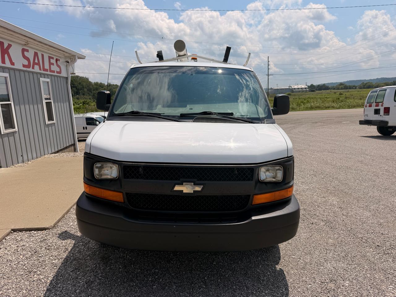 Chevrolet Express Cargo Van RWD 1500 135" 2014