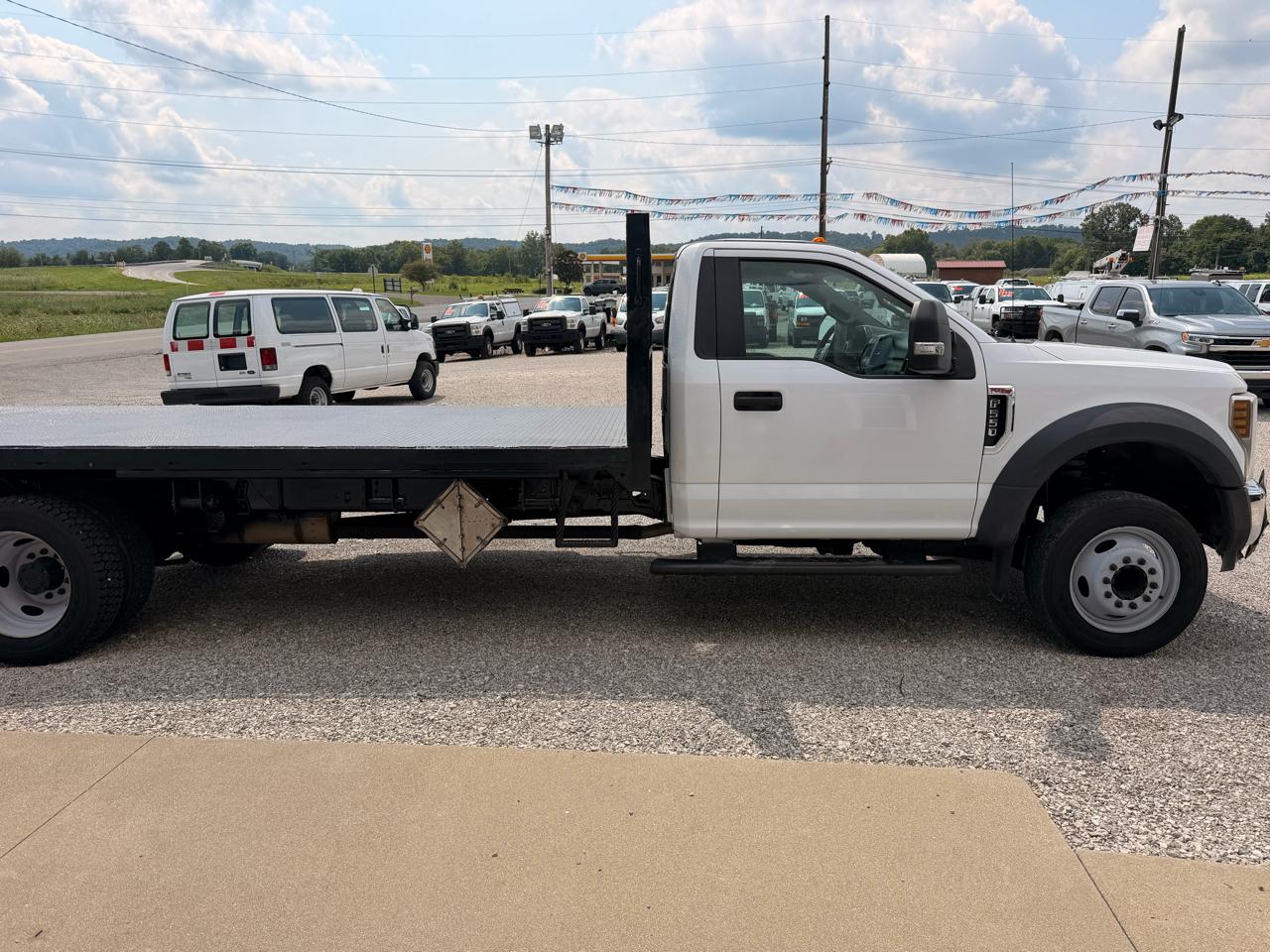 Ford Super Duty F-550 DRW XLT 2WD Reg Cab 145" WB 60" CA 2019