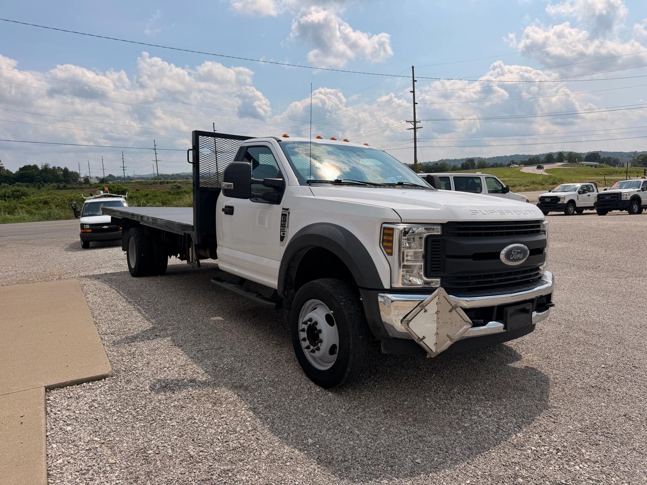 Ford Super Duty F-550 DRW XLT 2WD Reg Cab 145" WB 60" CA 2019