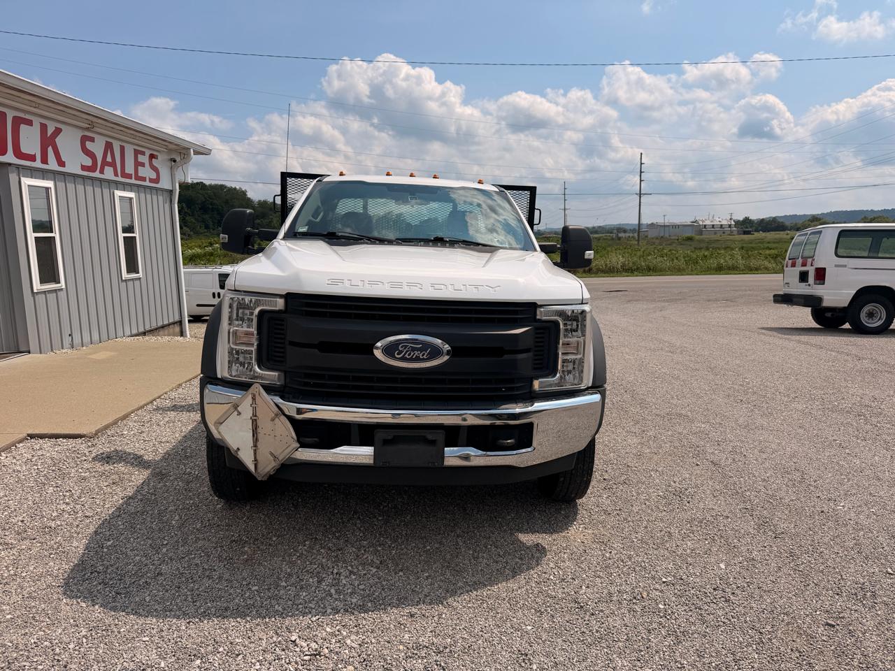 Ford Super Duty F-550 DRW XLT 2WD Reg Cab 145" WB 60" CA 2019