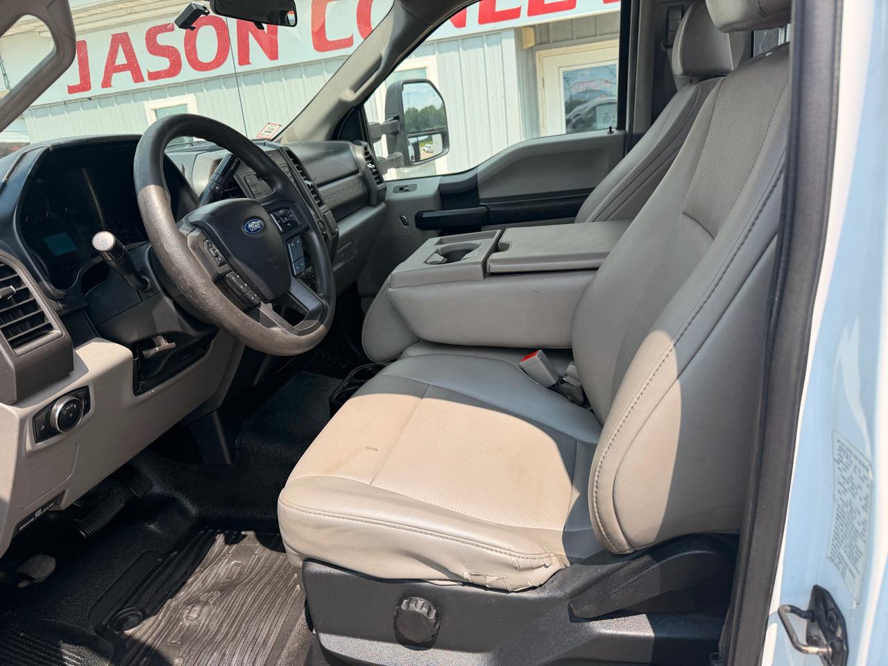 Ford Super Duty F-550 DRW XLT 2WD Reg Cab 145" WB 60" CA 2019