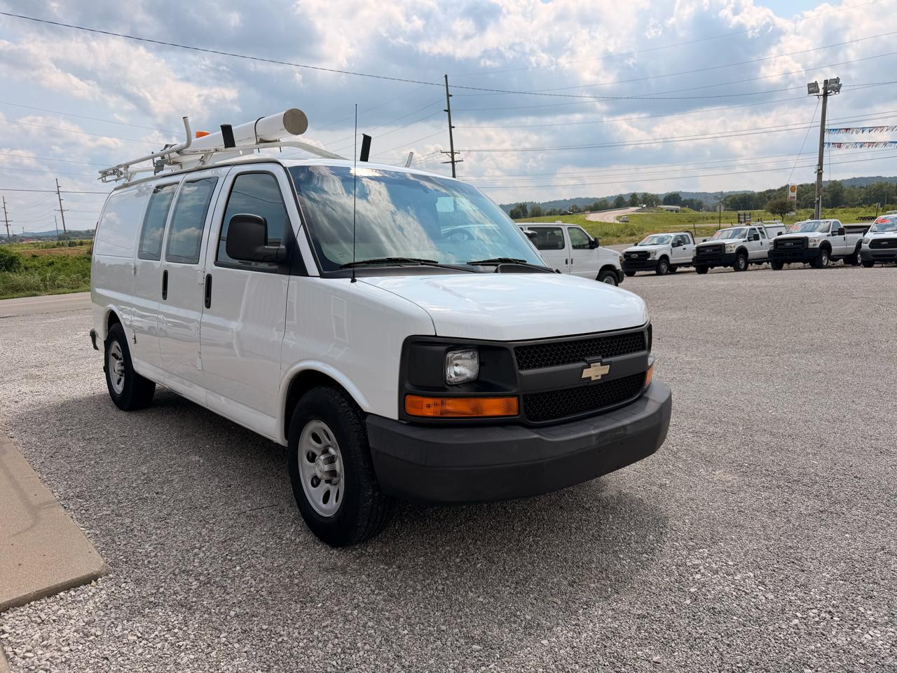 Chevrolet Express Cargo Van RWD 1500 135" 2014