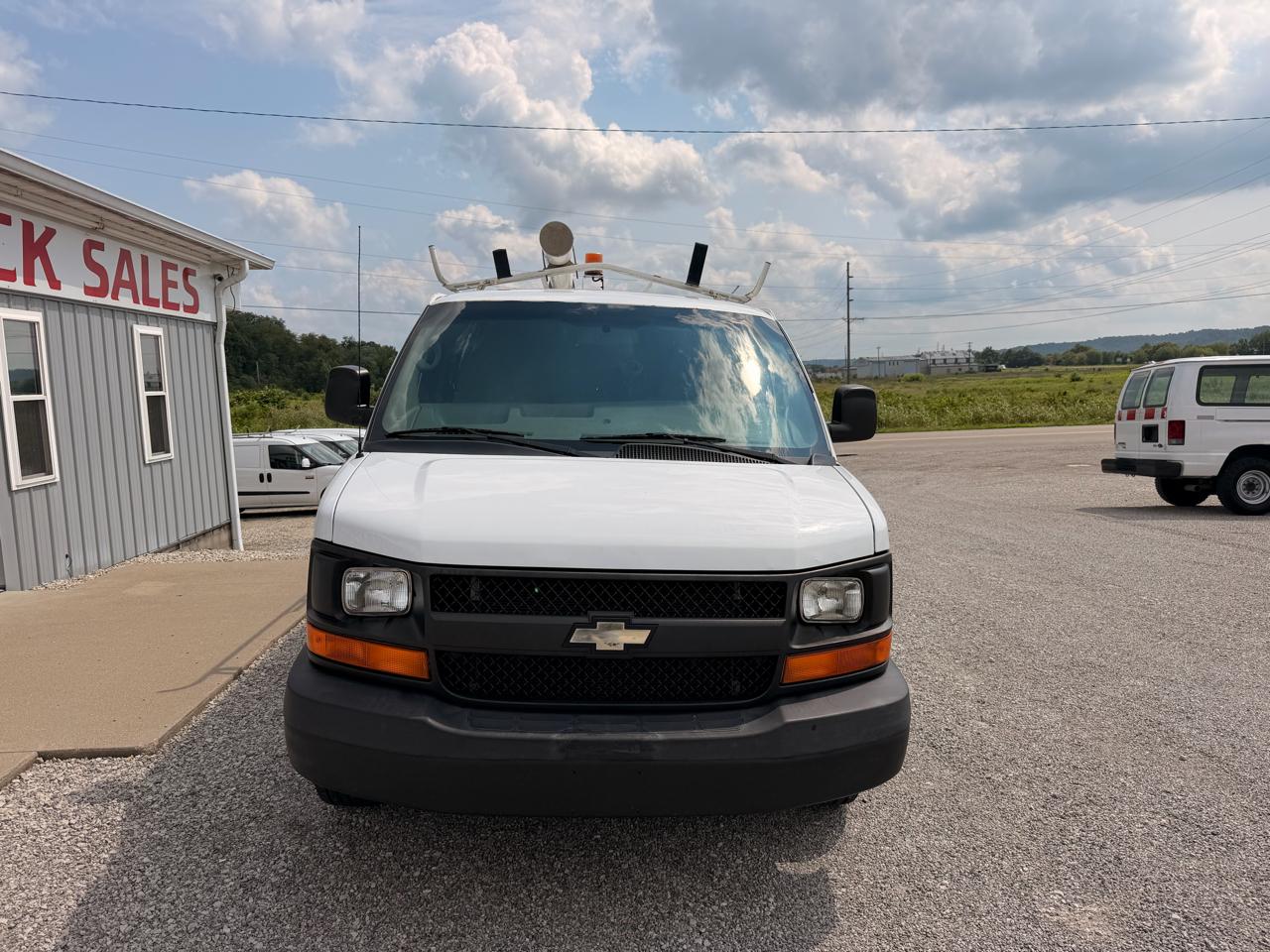 Chevrolet Express Cargo Van RWD 1500 135" 2014