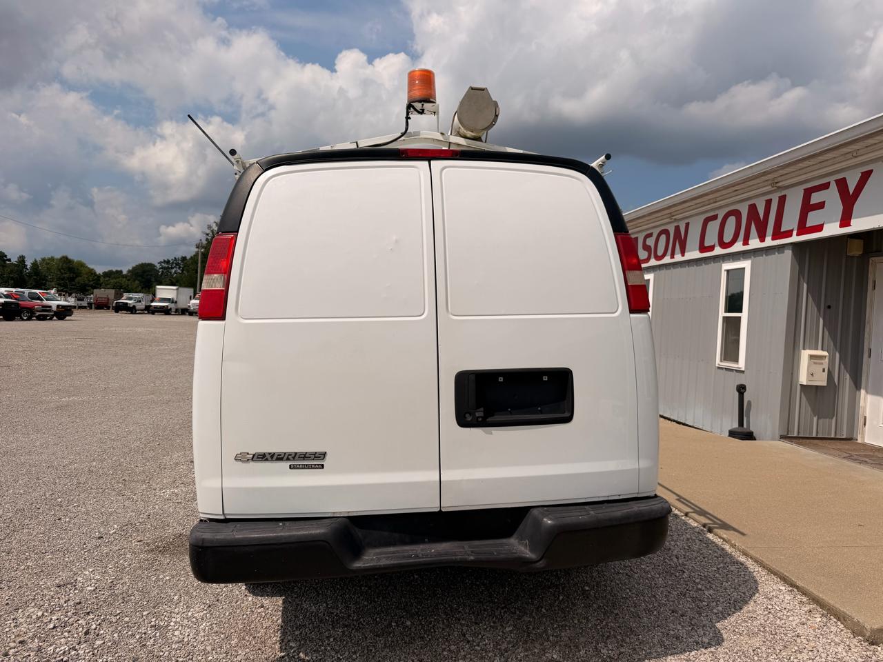 Chevrolet Express Cargo Van RWD 1500 135" 2014