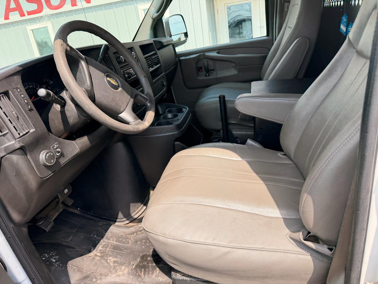 Chevrolet Express Cargo Van RWD 1500 135" 2014