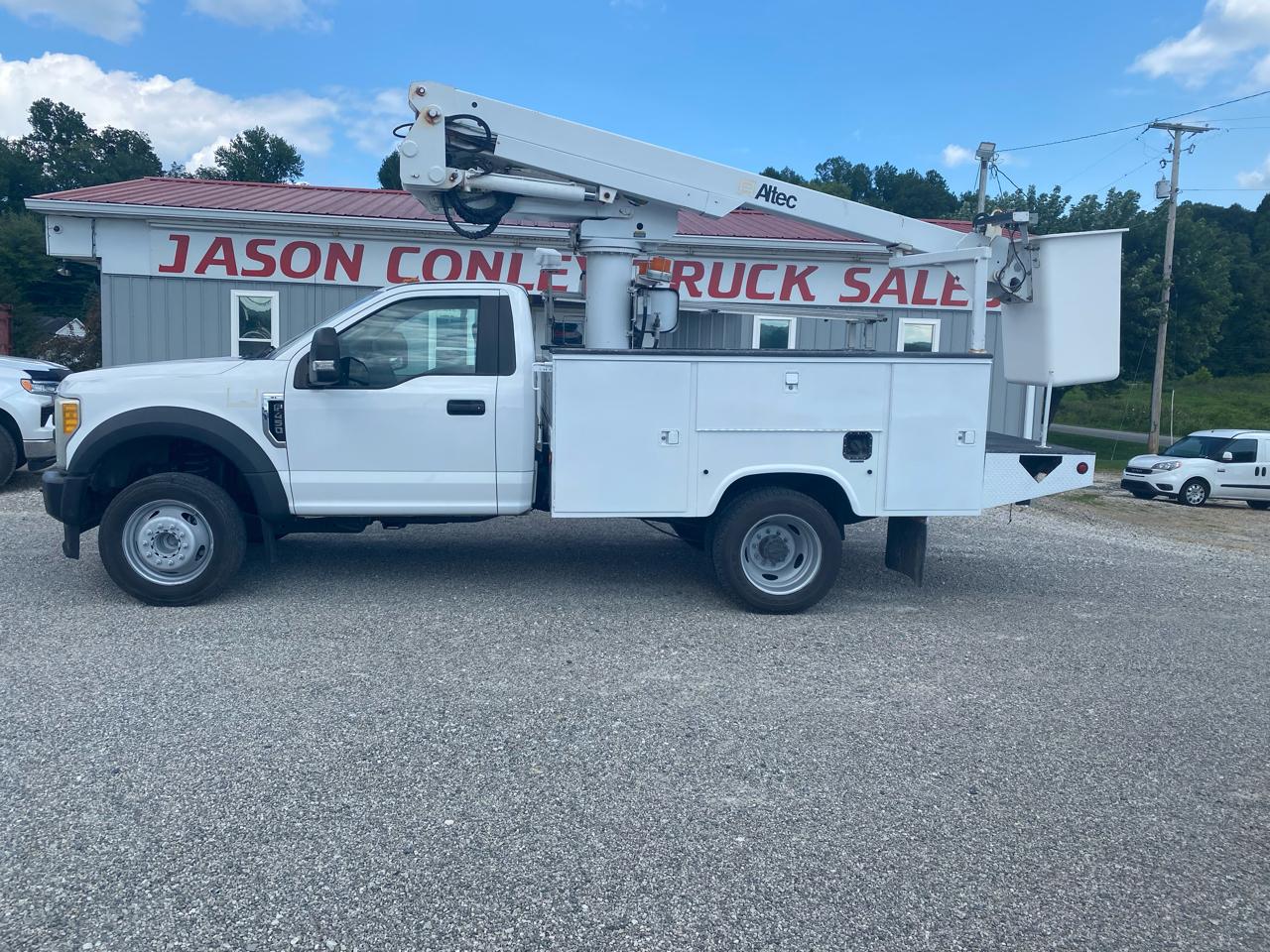 2017 Ford Super Duty F-450 DRW XLT 2WD Reg Cab 145" WB 60" CA