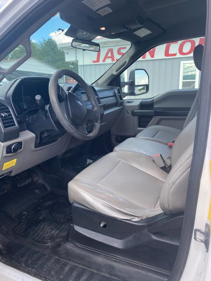Ford Super Duty F-450 DRW XLT 2WD Reg Cab 145" WB 60" CA 2017