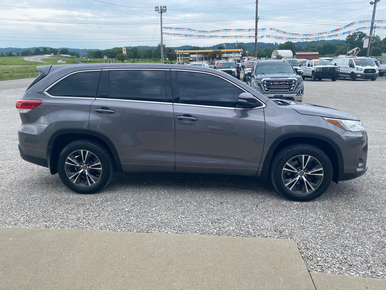 Toyota Highlander LE V6 AWD (Natl) 2018