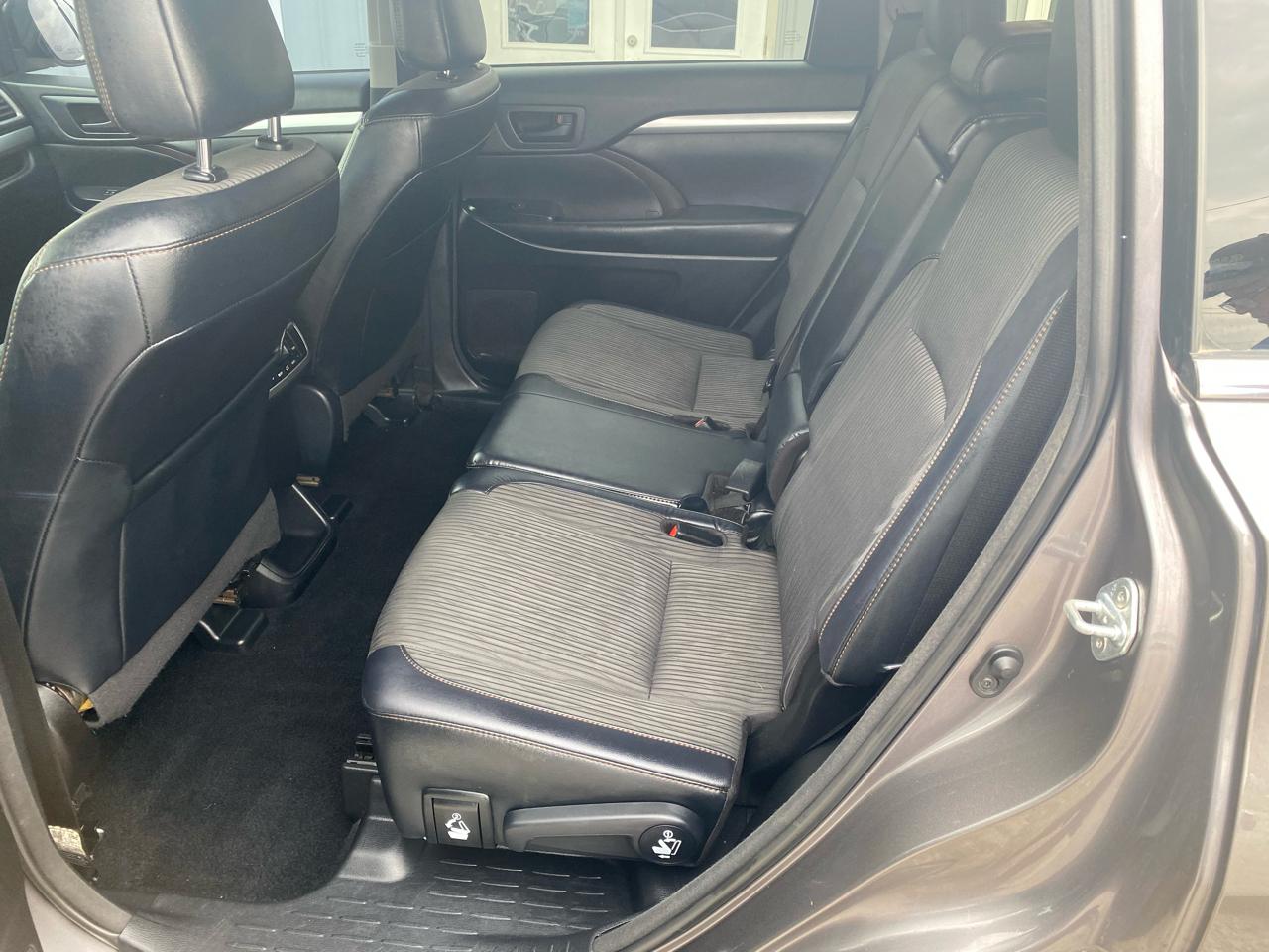Toyota Highlander LE V6 AWD (Natl) 2018