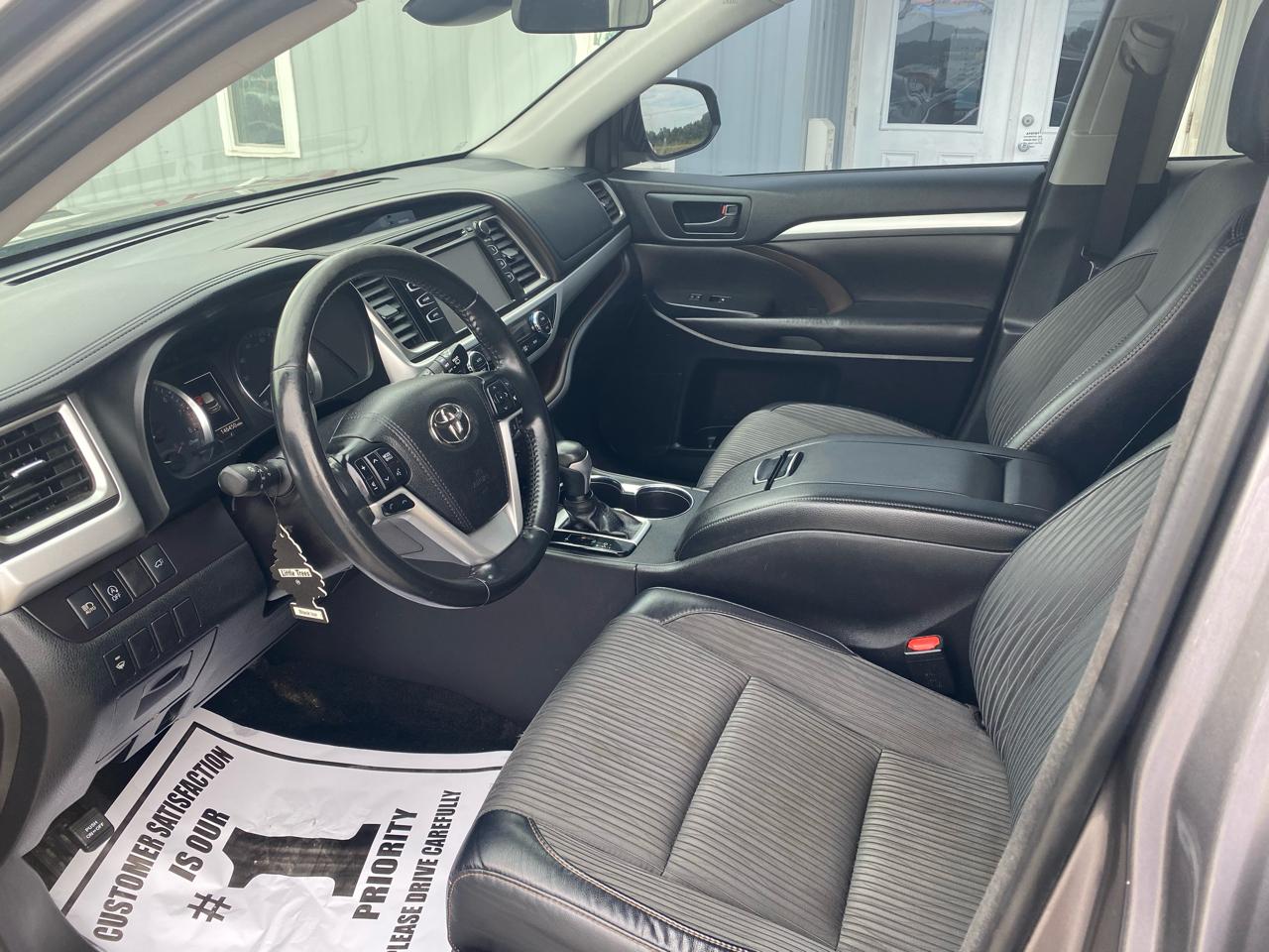 Toyota Highlander LE V6 AWD (Natl) 2018