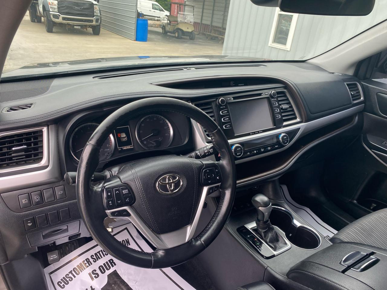 Toyota Highlander LE V6 AWD (Natl) 2018