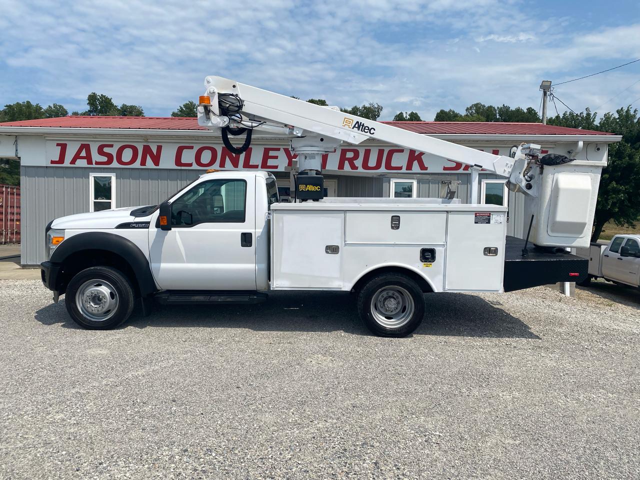 Ford Super Duty F-450 DRW 2WD Reg Cab 141" WB 60" CA XL 2012