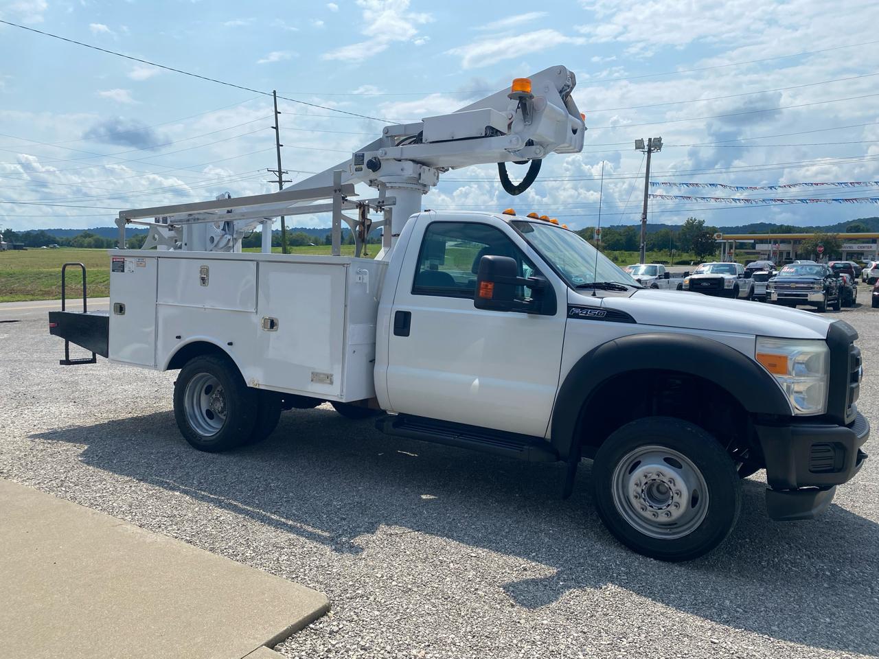 Ford Super Duty F-450 DRW 2WD Reg Cab 141" WB 60" CA XL 2012