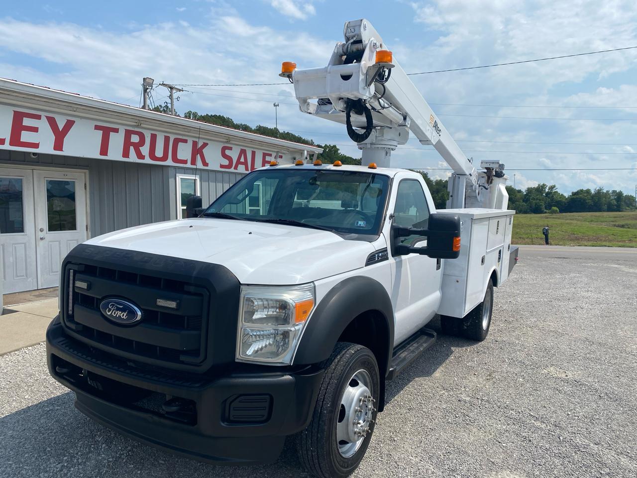 Ford Super Duty F-450 DRW 2WD Reg Cab 141" WB 60" CA XL 2012