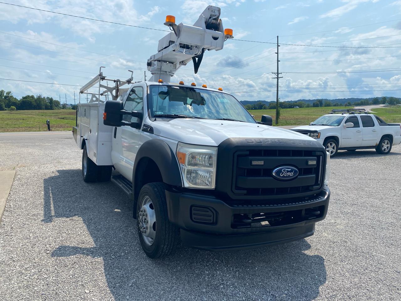 Ford Super Duty F-450 DRW 2WD Reg Cab 141" WB 60" CA XL 2012