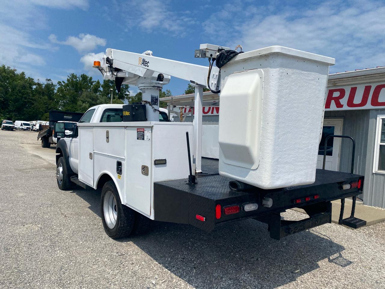 Ford Super Duty F-450 DRW 2WD Reg Cab 141" WB 60" CA XL 2012