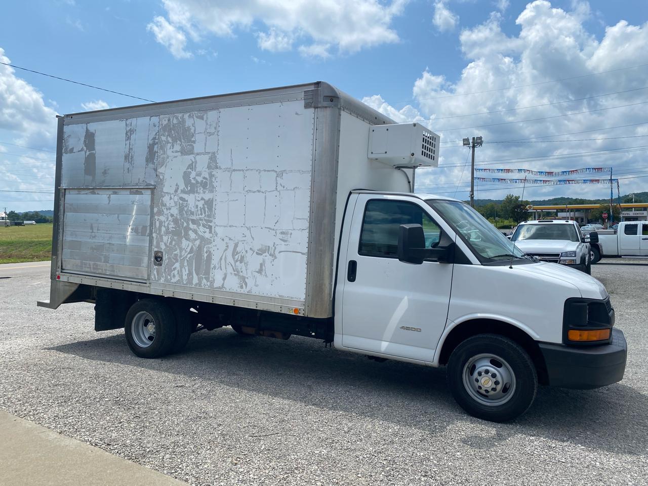 Chevrolet Express Commercial Cutaway 4500 Van 159" 2015