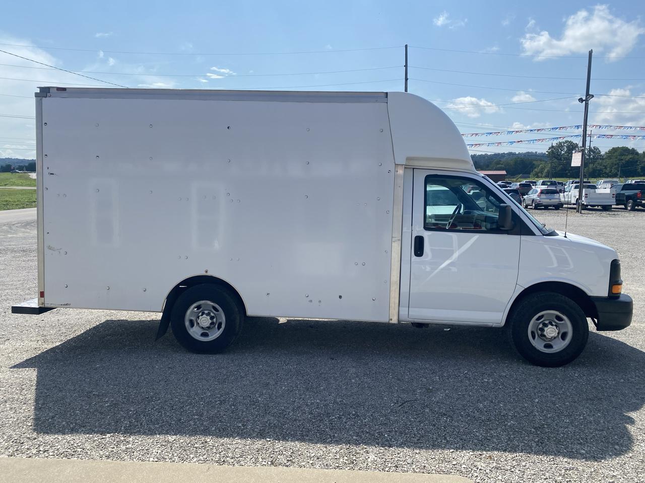 Chevrolet Express Commercial Cutaway 3500 Van 139" 2016
