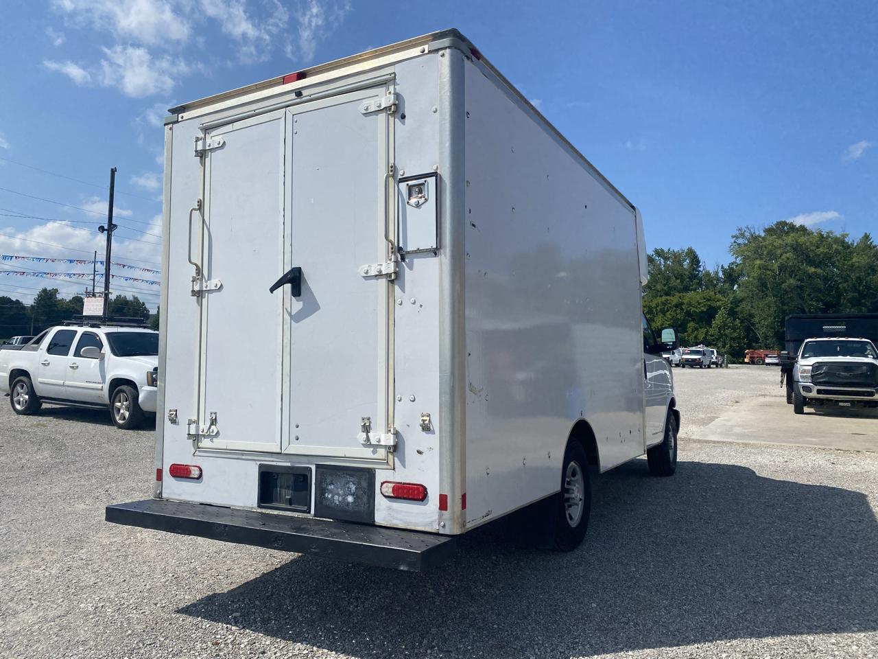 Chevrolet Express Commercial Cutaway 3500 Van 139" 2016