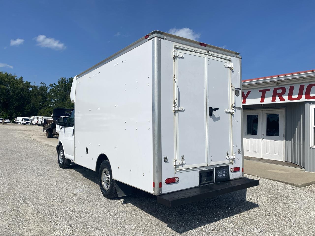 Chevrolet Express Commercial Cutaway 3500 Van 139" 2016