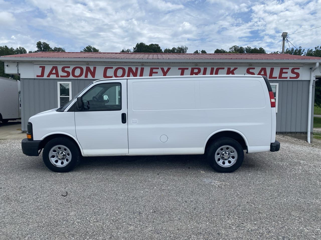 Chevrolet Express Cargo Van RWD 1500 135" 2012