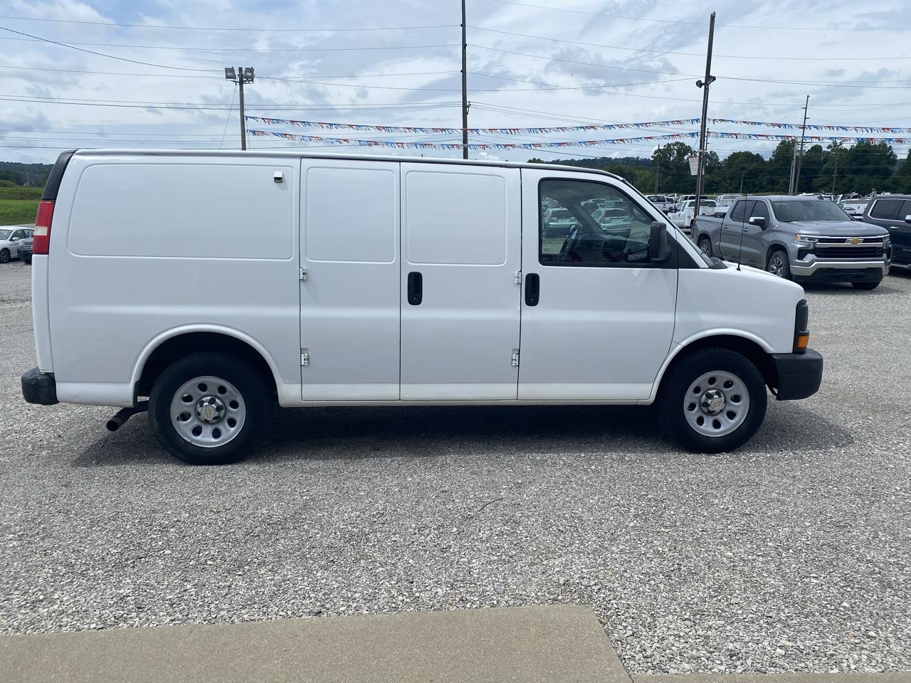 Chevrolet Express Cargo Van RWD 1500 135" 2012
