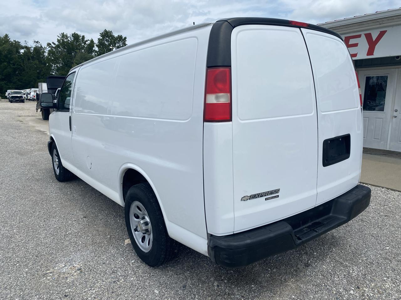 Chevrolet Express Cargo Van RWD 1500 135" 2012