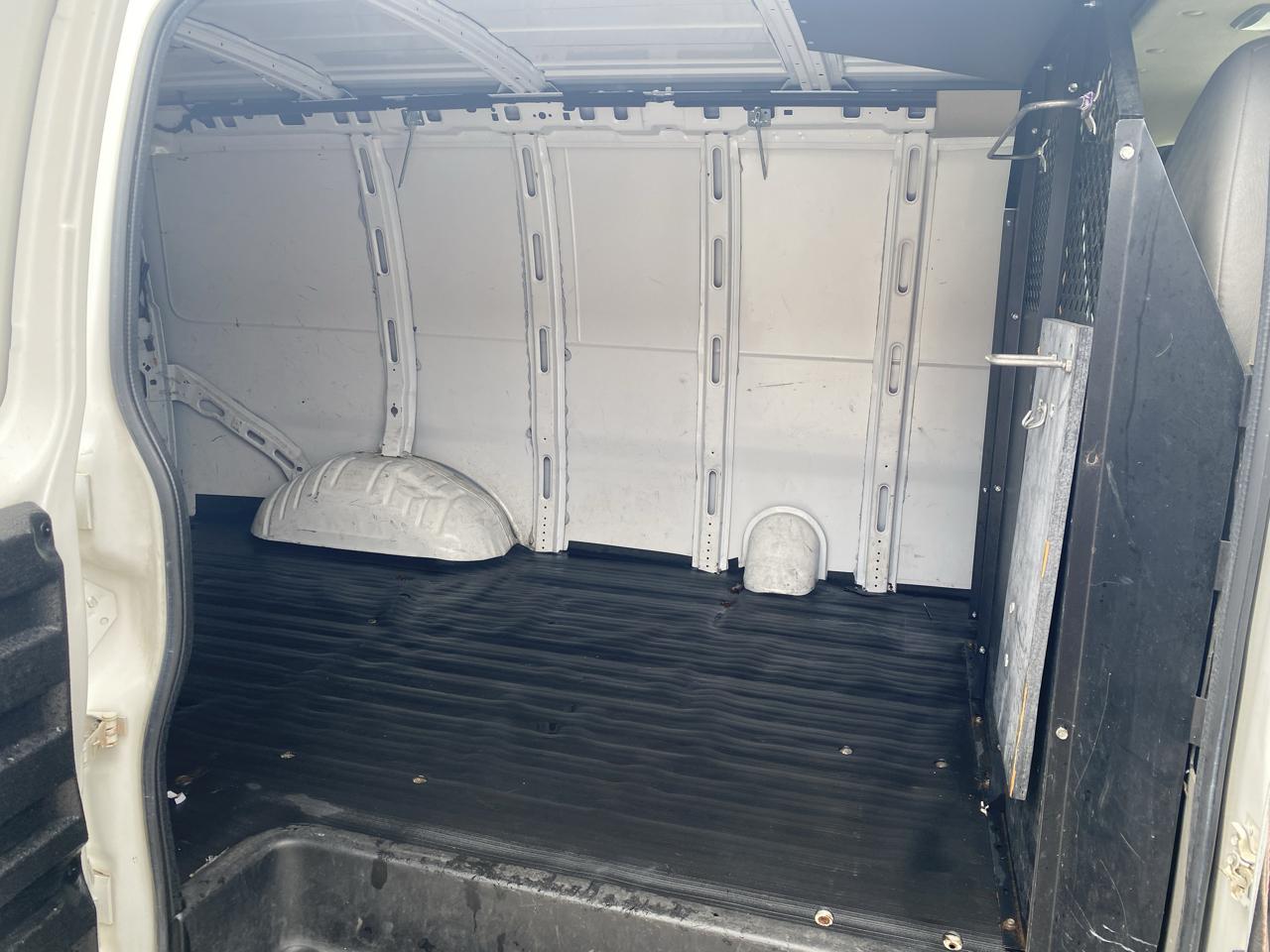 Chevrolet Express Cargo Van RWD 1500 135" 2012