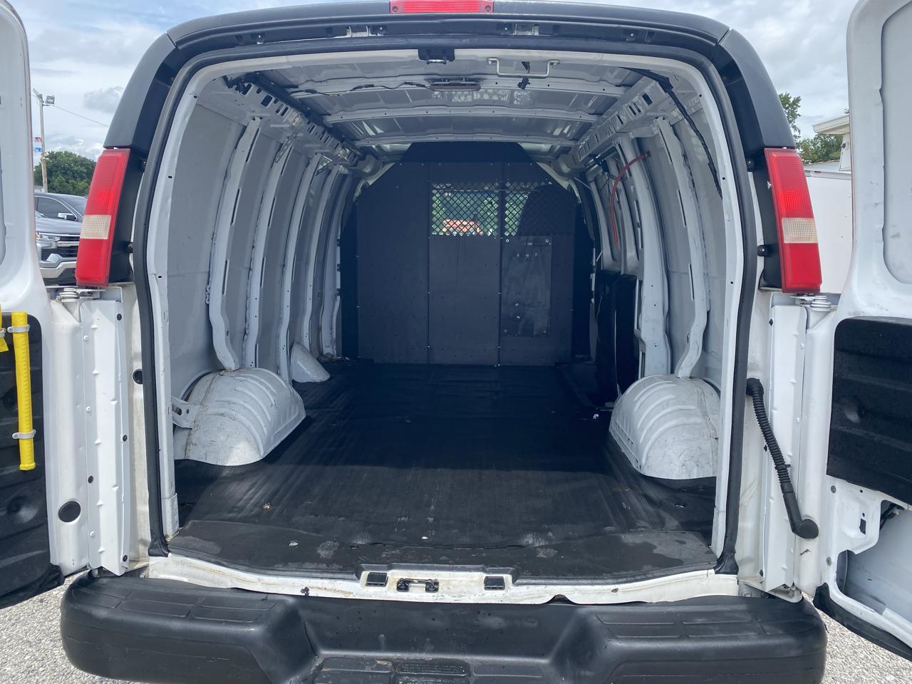 Chevrolet Express Cargo Van RWD 1500 135" 2012