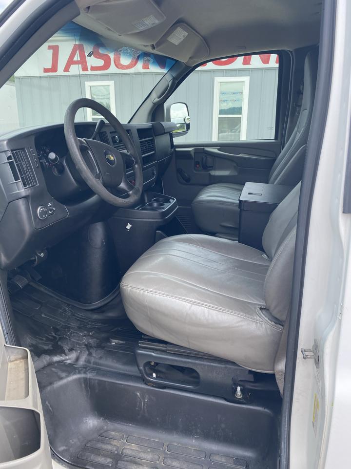 Chevrolet Express Cargo Van RWD 1500 135" 2012