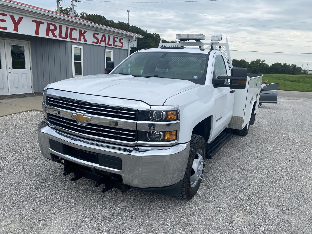Chevrolet Silverado 3500HD 4WD Reg Cab 137.5" WB, 59.06" CA WT 2017