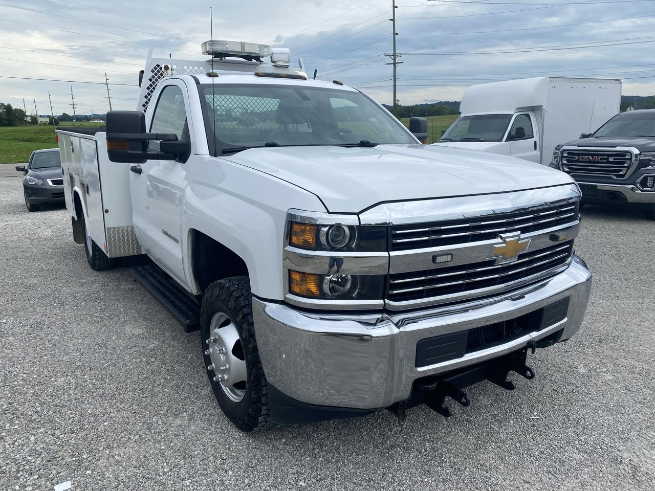 Chevrolet Silverado 3500HD 4WD Reg Cab 137.5" WB, 59.06" CA WT 2017