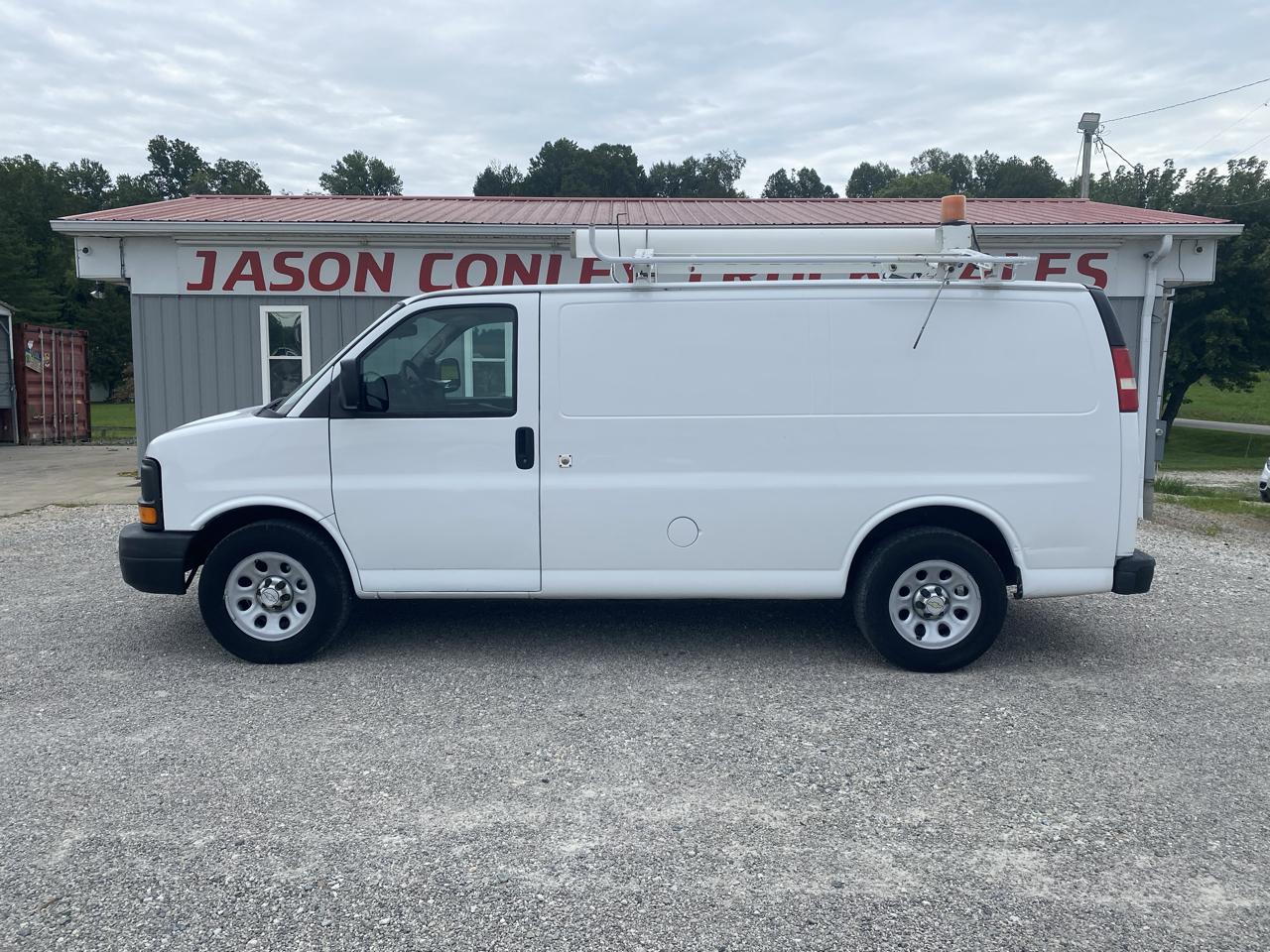 Chevrolet Express Cargo Van RWD 1500 135" 2014