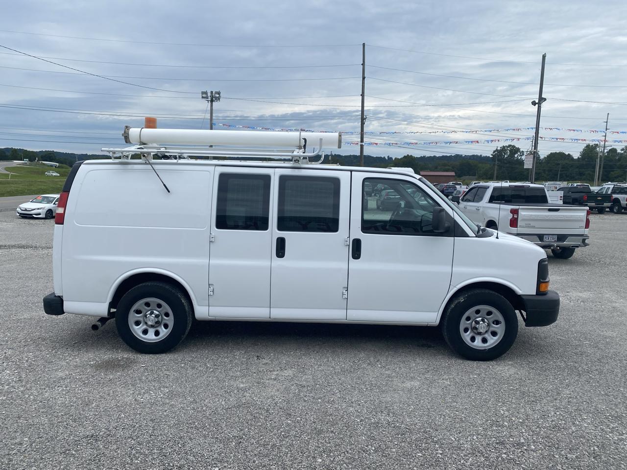 Chevrolet Express Cargo Van RWD 1500 135" 2014