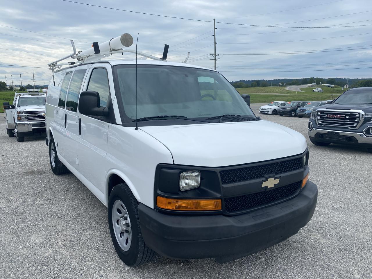 Chevrolet Express Cargo Van RWD 1500 135" 2014