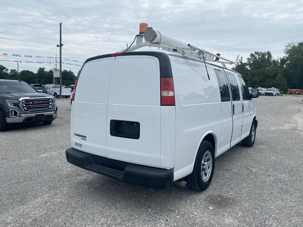 Chevrolet Express Cargo Van RWD 1500 135" 2014