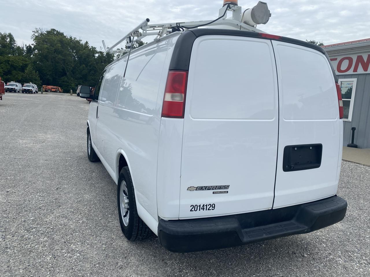 Chevrolet Express Cargo Van RWD 1500 135" 2014