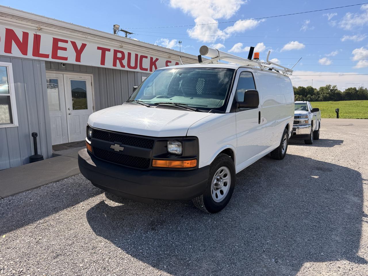 Chevrolet Express Cargo Van RWD 1500 135" 2014