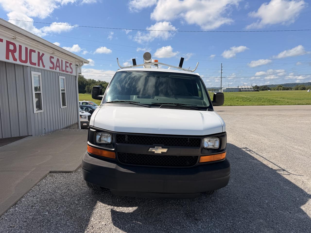 Chevrolet Express Cargo Van RWD 1500 135" 2014