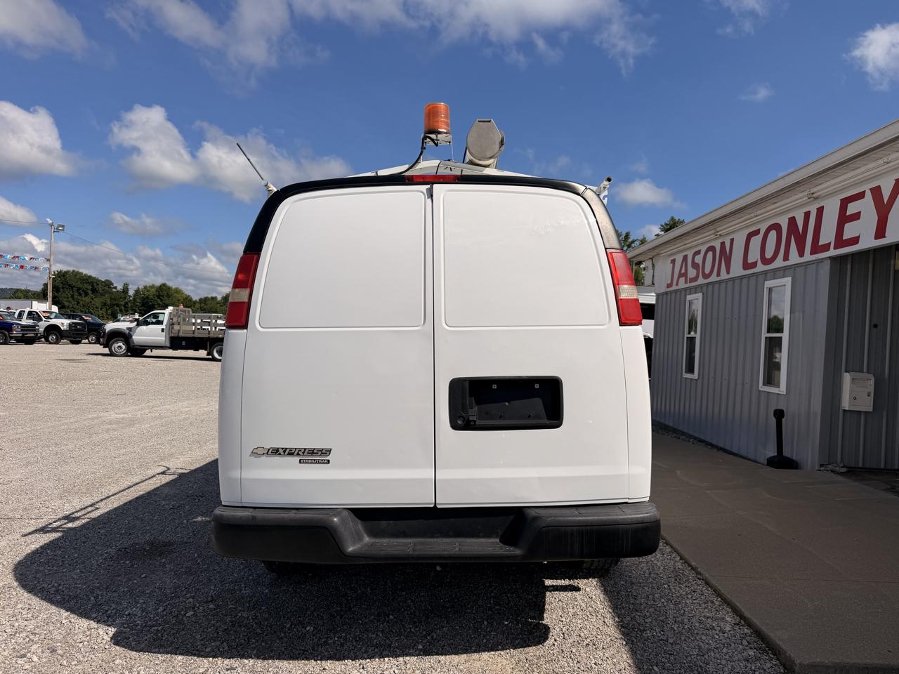 Chevrolet Express Cargo Van RWD 1500 135" 2014