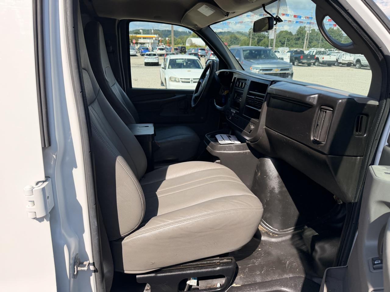 Chevrolet Express Cargo Van RWD 1500 135" 2014